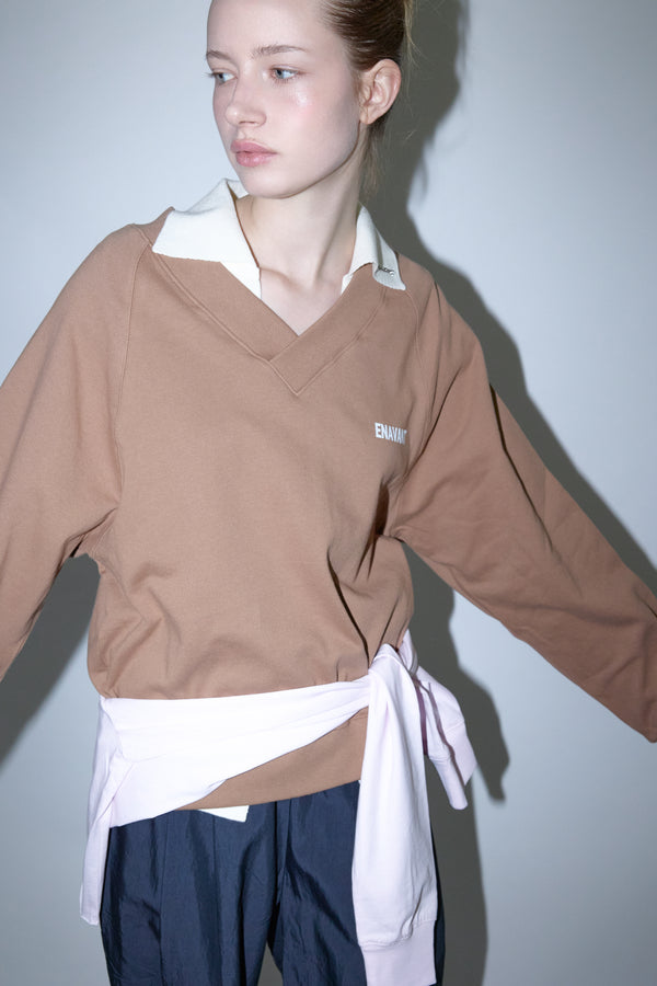 Enavant DYLAN V-NECK SWEATSHIRT in the color Tan