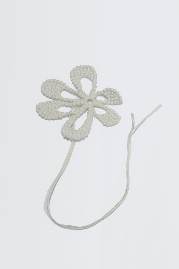 Enavant Flower bead motif accessory in the color Ivory02