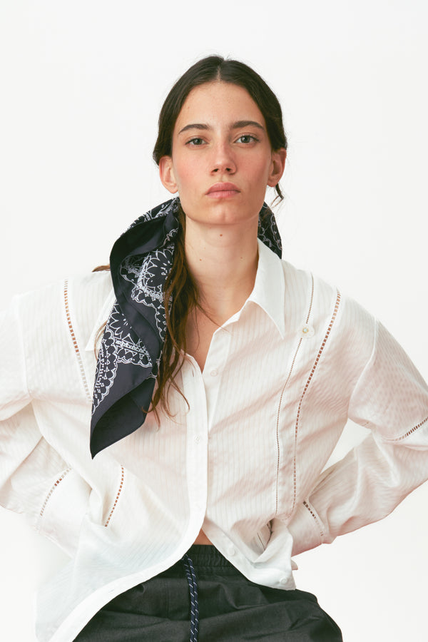 Enavant Graphic lace scarf in the color Navy