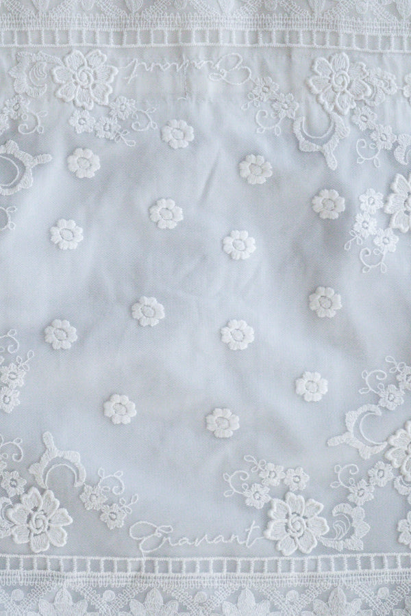 Enavant Lace-patched shoulder bag in the color White