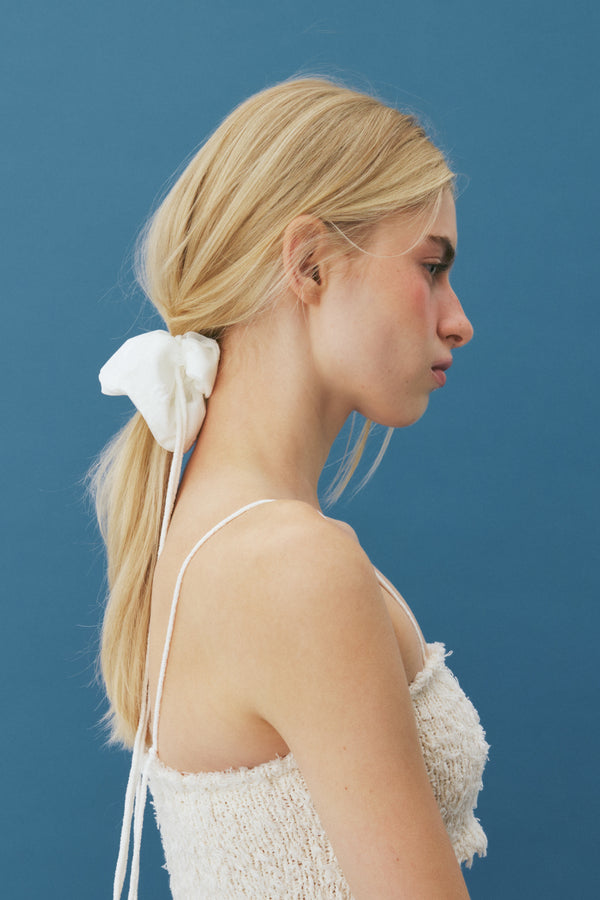 Enavant Lace double scrunchie in the color White