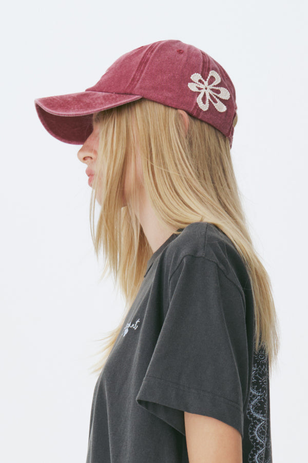Enavant Motif cotton classic cap in the color Washed Red