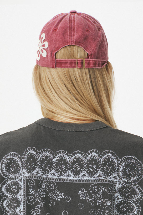 Enavant Motif cotton classic cap in the color Washed Red