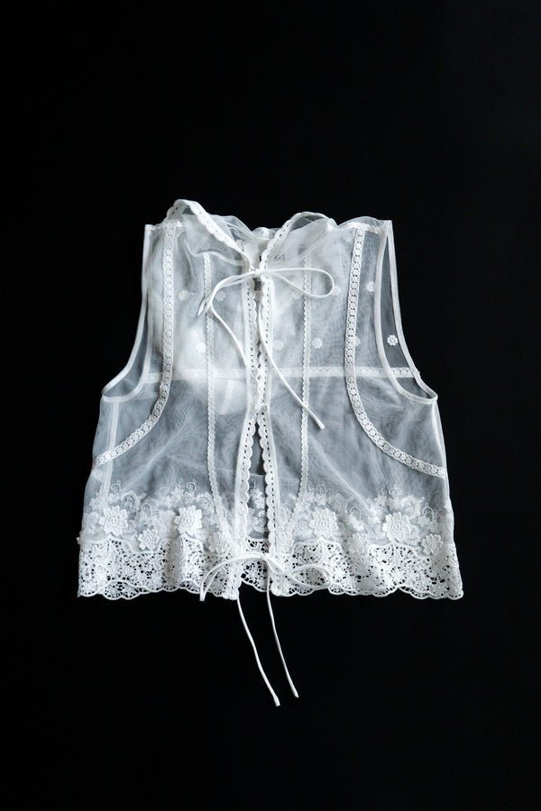 Enavant See-through lace hoodie vest in the color White