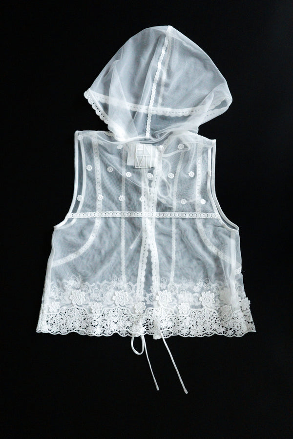 Enavant See-through lace hoodie vest in the color White