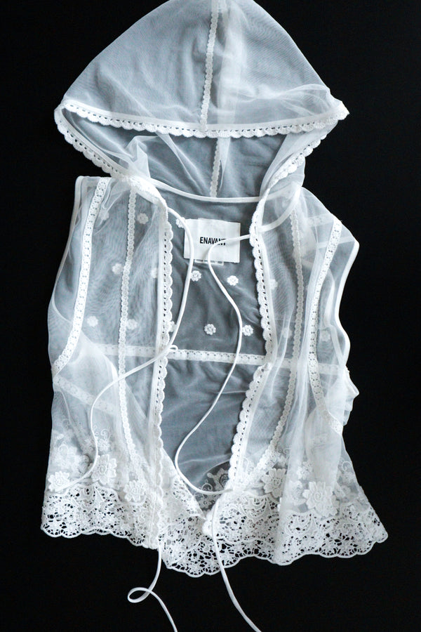 Enavant See-through lace hoodie vest in the color White