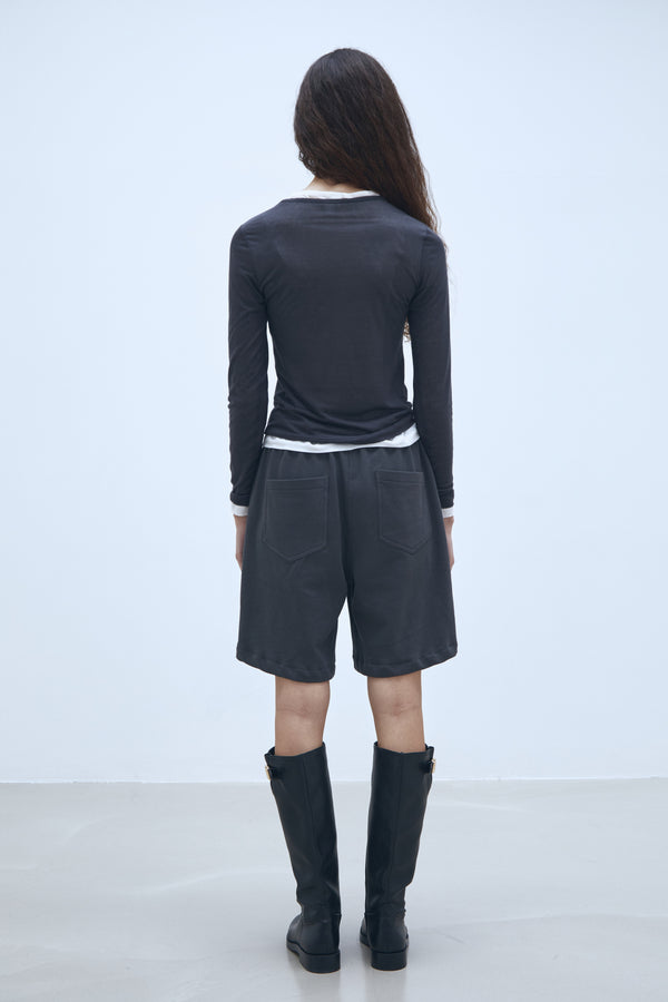 Enavant SLIM LONG-SLEEVE TOP in the color Charcoal