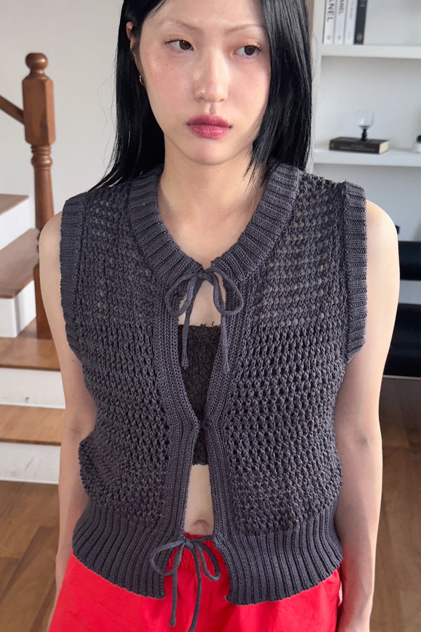 Enavant Knit button-up vest in the color Vintage Charcoal