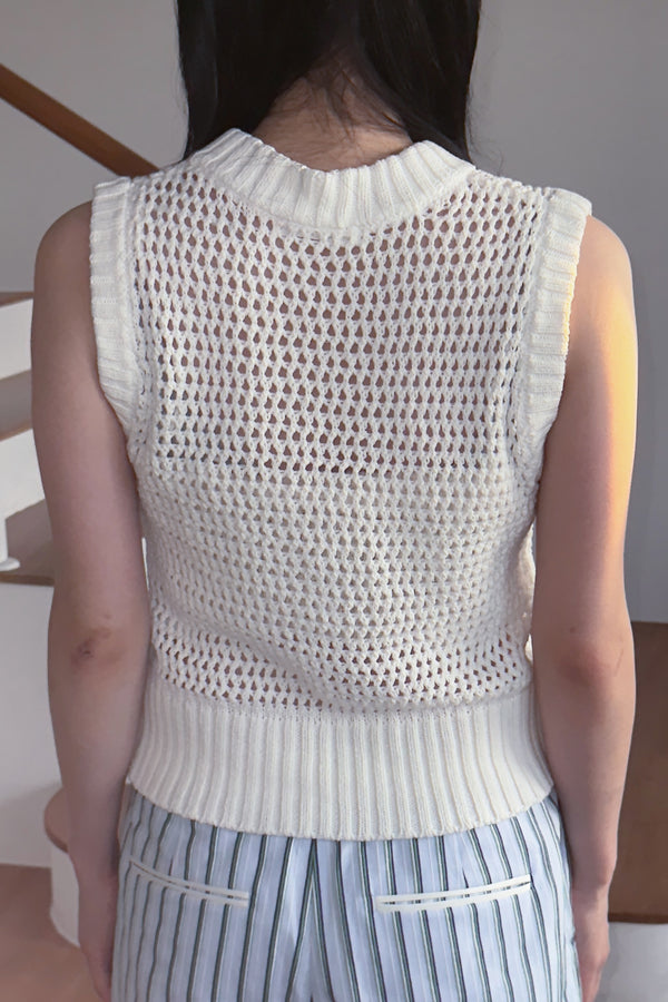 Enavant Knit button-up vest in the color Cream