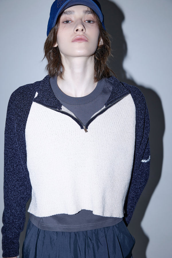 Enavant CROPPED HALF ZIP-UP KNIT TOP in the color Navy Sand