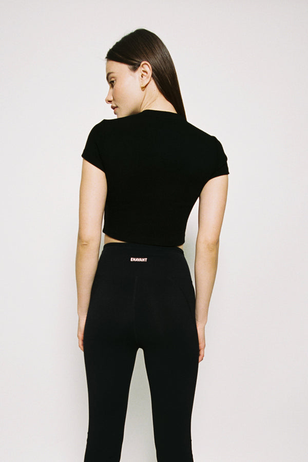 Enavant HAZE CROPPED RIBBED TOP in the color Black