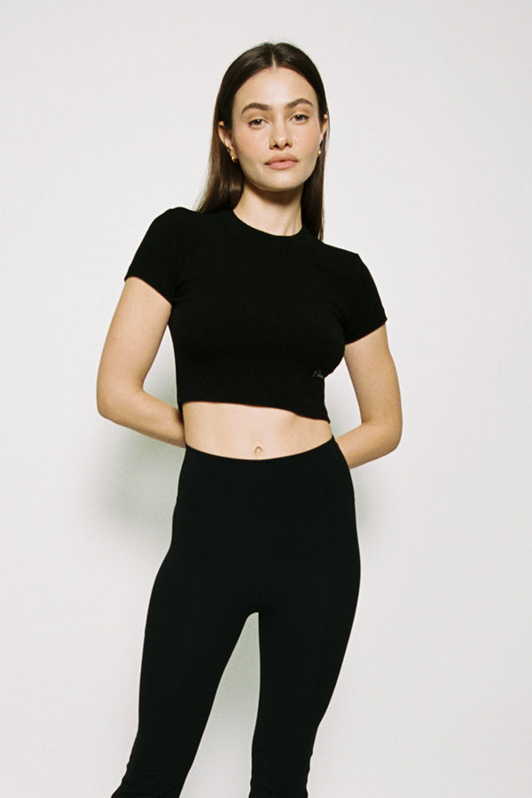 Enavant HAZE CROPPED RIBBED TOP in the color Black