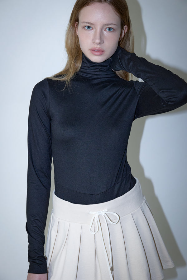 Enavant LONG SLEEVE HIGH-NECK BODYSUIT in the color Black