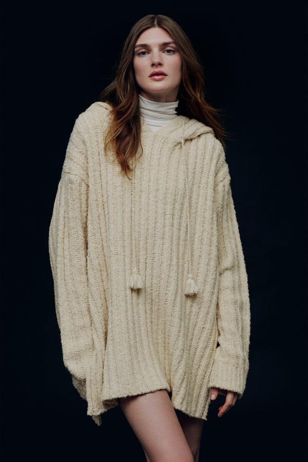 Enavant OVERSIZED KNIT HOODIE in the color Beige