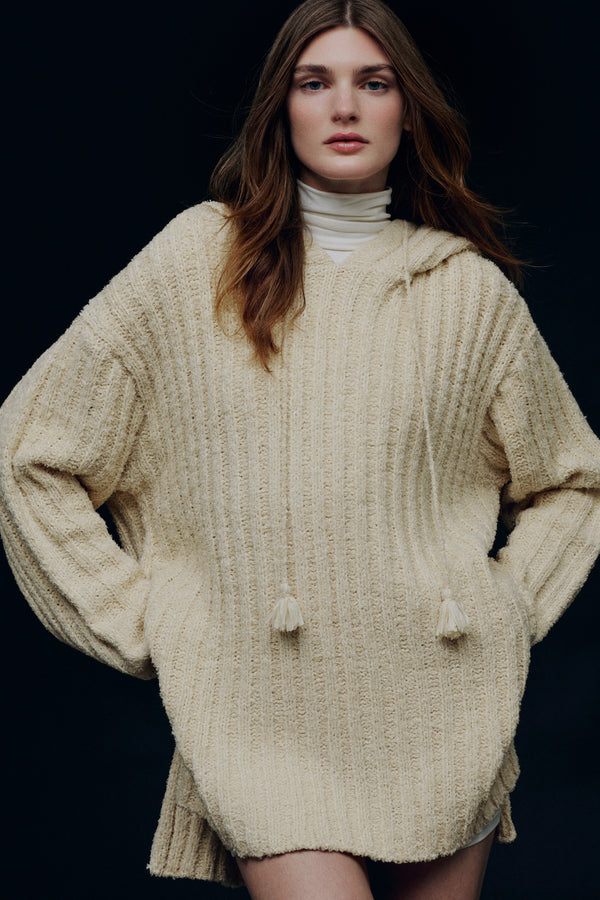 Enavant OVERSIZED KNIT HOODIE in the color Beige