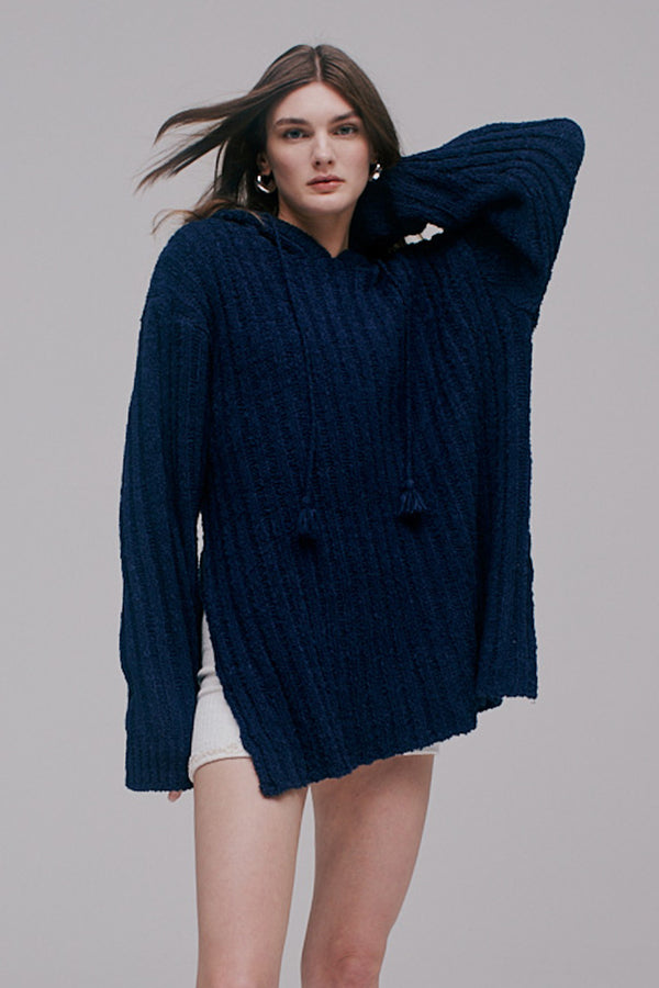 Enavant OVERSIZED KNIT HOODIE in the color Navy