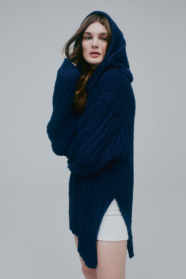 Enavant OVERSIZED KNIT HOODIE in the color Navy