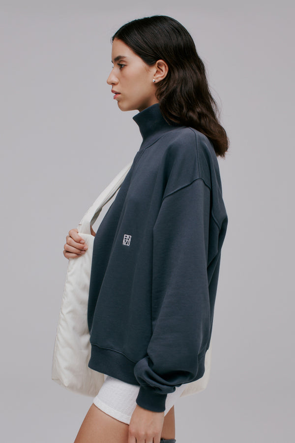 Enavant OVERSIZED HIGH-NECK SWEATSHIRT in the color Charcoal Navy