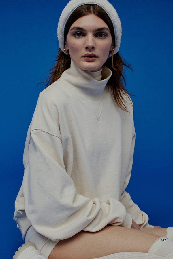 Enavant OVERSIZED HIGH-NECK SWEATSHIRT in the color Cream