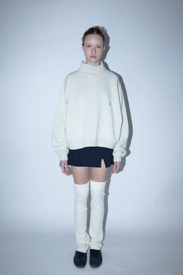 Enavant OVERSIZED HIGH-NECK SWEATSHIRT in the color Cream