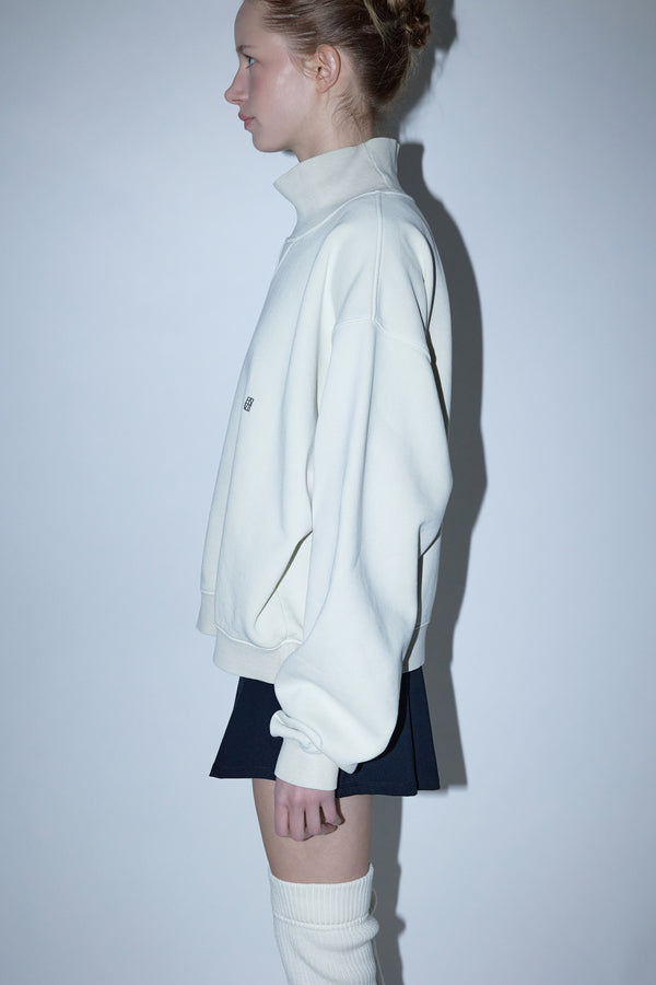 Enavant OVERSIZED HIGH-NECK SWEATSHIRT in the color Cream