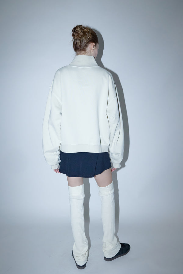 Enavant OVERSIZED HIGH-NECK SWEATSHIRT in the color Cream