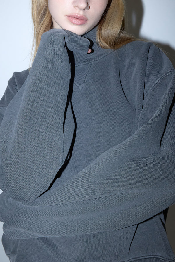 Enavant OVERSIZED HIGH-NECK SWEATSHIRT in the color Charcoal Navy