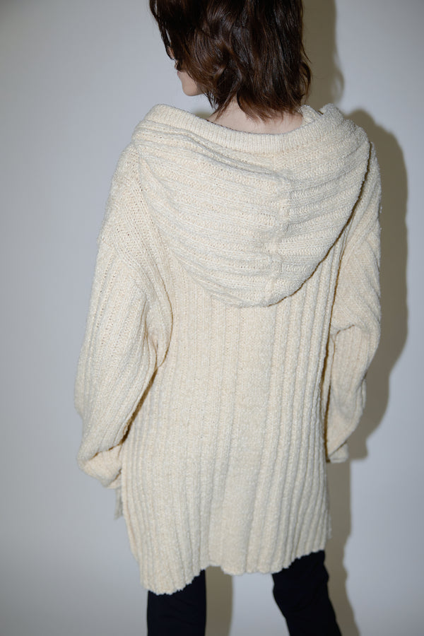 Enavant OVERSIZED KNIT HOODIE in the color Beige