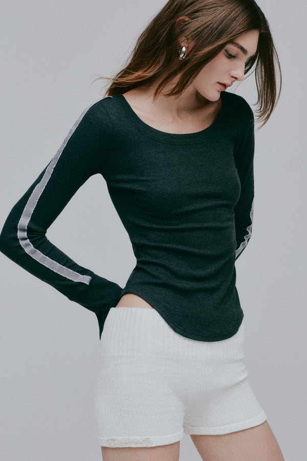 Enavant SCOOP-NECK SIDE TRIM TOP in the color Charcoal