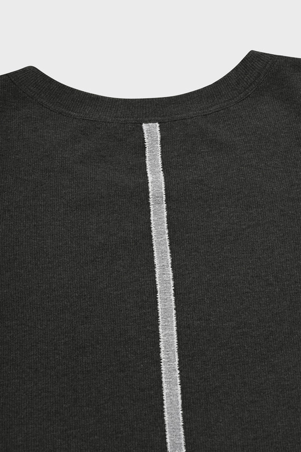 Enavant SCOOP-NECK SIDE TRIM TOP in the color Charcoal