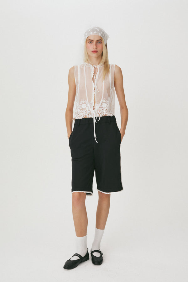 Enavant See-through lace hoodie vest in the color White