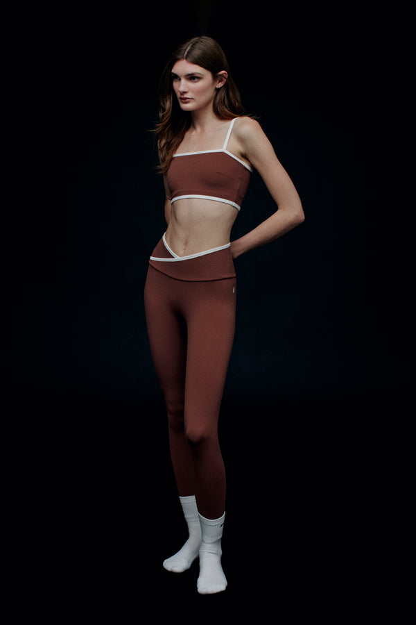 Enavant TRIM WAISTLINE LEGGING in the color Brown