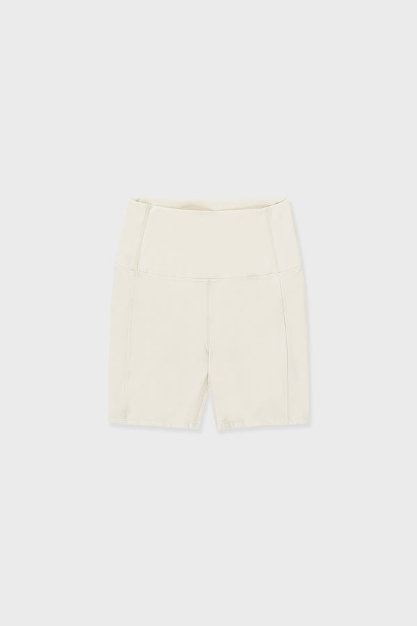 Enavant LANA BIKER SHORT 2.0 in the color White Sand